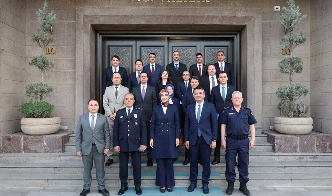Afyonkarahisar Valisi Doç. Dr. Kübra Güran Yiğitbaşı, Valilik makamında il