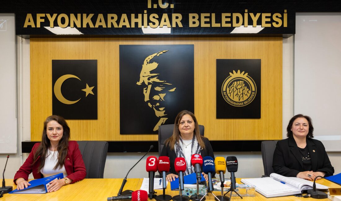 AFYONKARAHİSAR BELEDİYE MECLİSİ TOPLANDI “Atamızın emaneti Cumhuriyeti koruyacağız” Afyonkarahisar Belediye Başkanı Burcu Köksal, meclis
