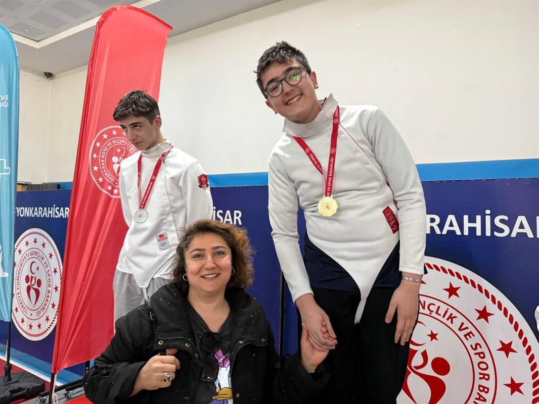 Afyonkarahisar’da, eskrim sporunun geleceğini şekillendirecek genç sporcuların katılımıyla büyük bir