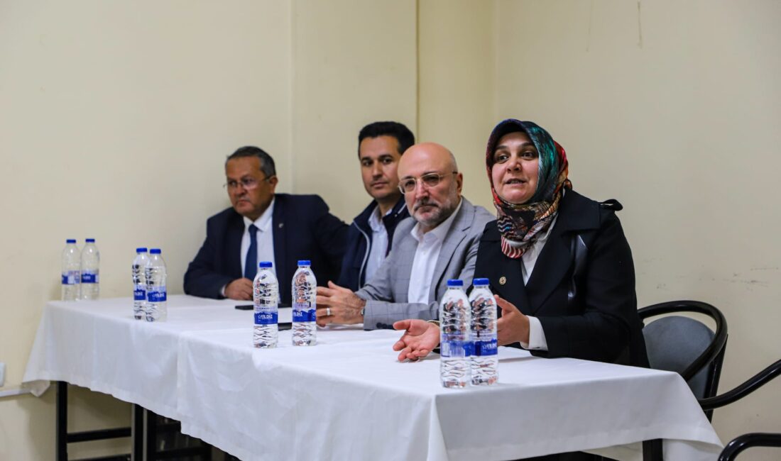 İhsaniye’de vatandaşlarla görüşen AK Parti Afyonkarahisar İl Başkanı Turgay Şahin,