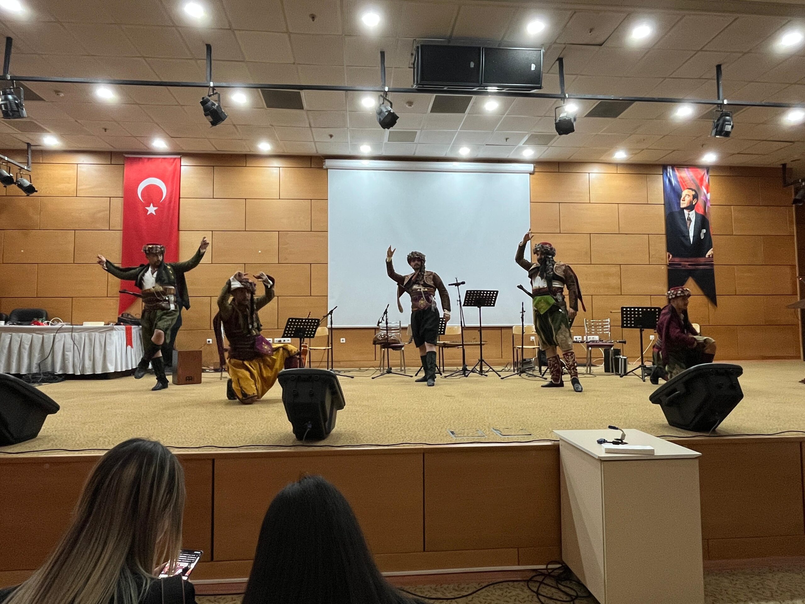 Afyonkarahisar Devlet Hastanesi, 12-18 Mayıs Hemşireler Haftası dolayısıyla eğlence düzenledi.