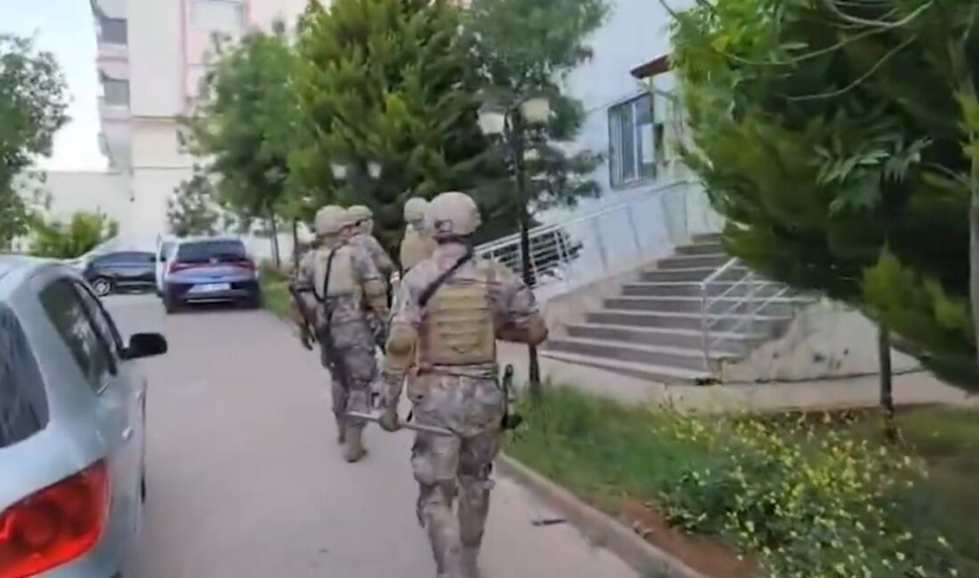 Gaziantep merkezli 47 ilde, silahlı terör örgütü FETÖ'ye yönelik düzenlenen