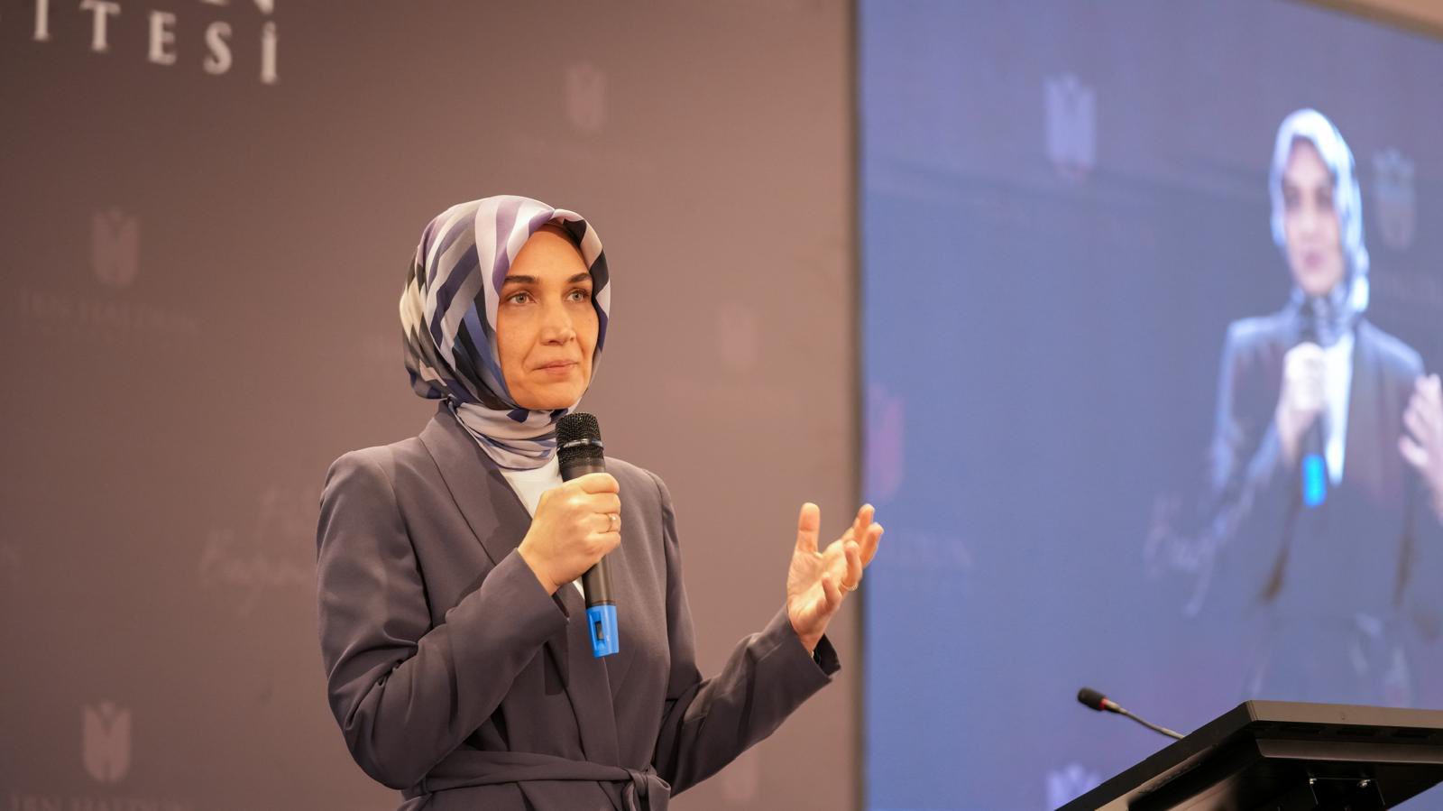 Afyonkarahisar Valisi Kübra Güran Yiğitbaşı, "İbn Haldun Akademi"nin kapanış törenine