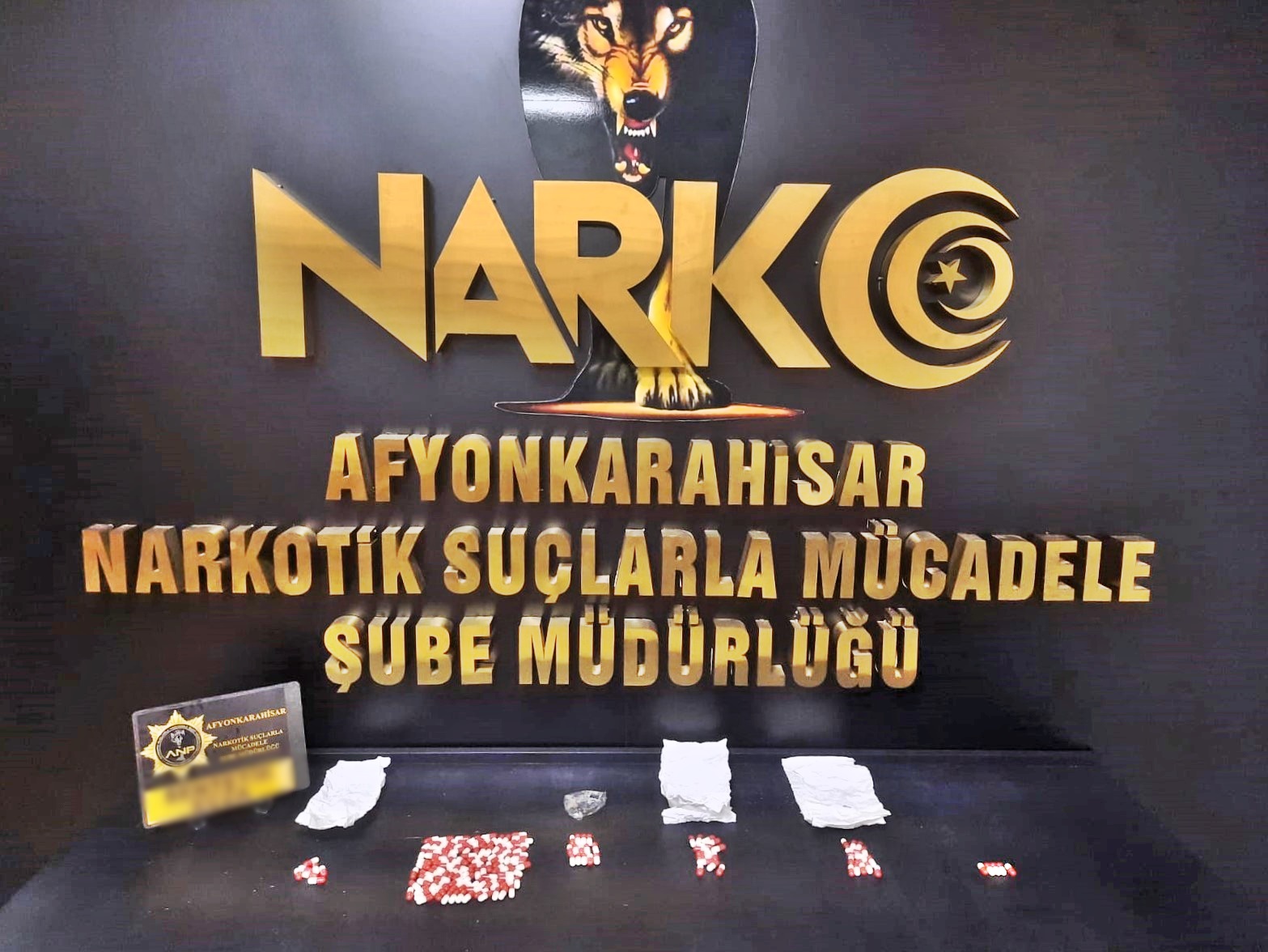 Afyonkarahisar İl Emniyet Müdürlüğü, uyuşturucuyla mücadele kapsamında sokak satıcılarına yönelik