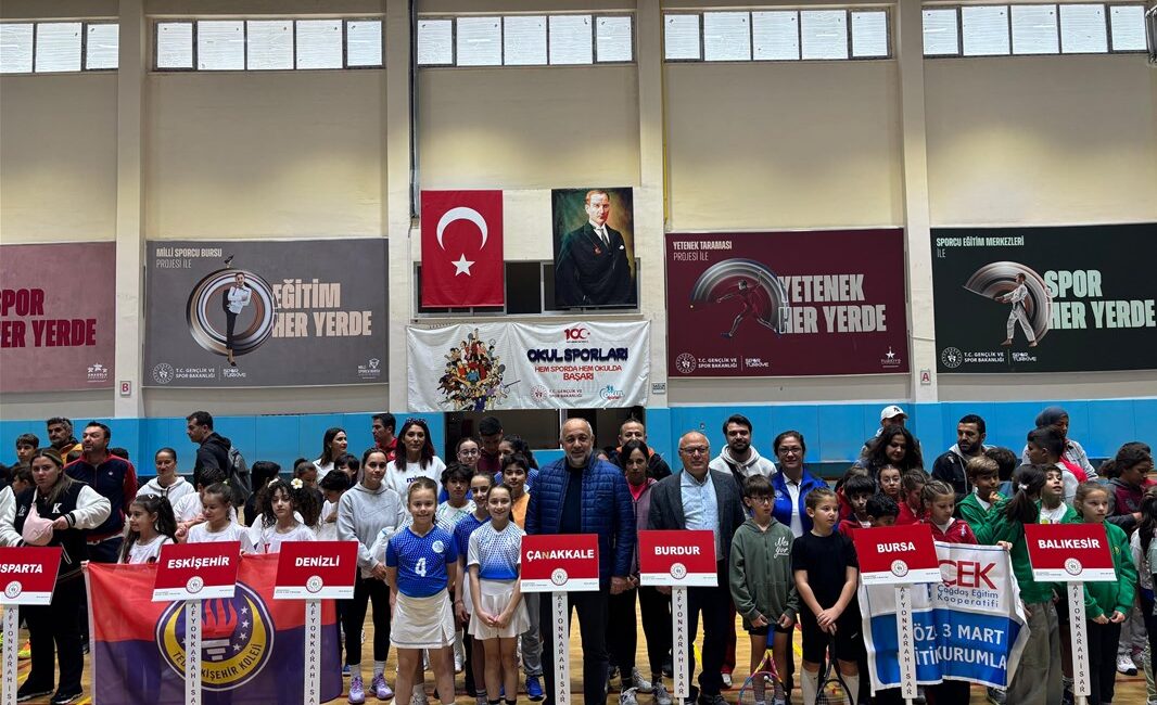 Gençlik Haftası kapsamında düzenlenen Okul Sporları Minikler ve Küçükler Tenis
