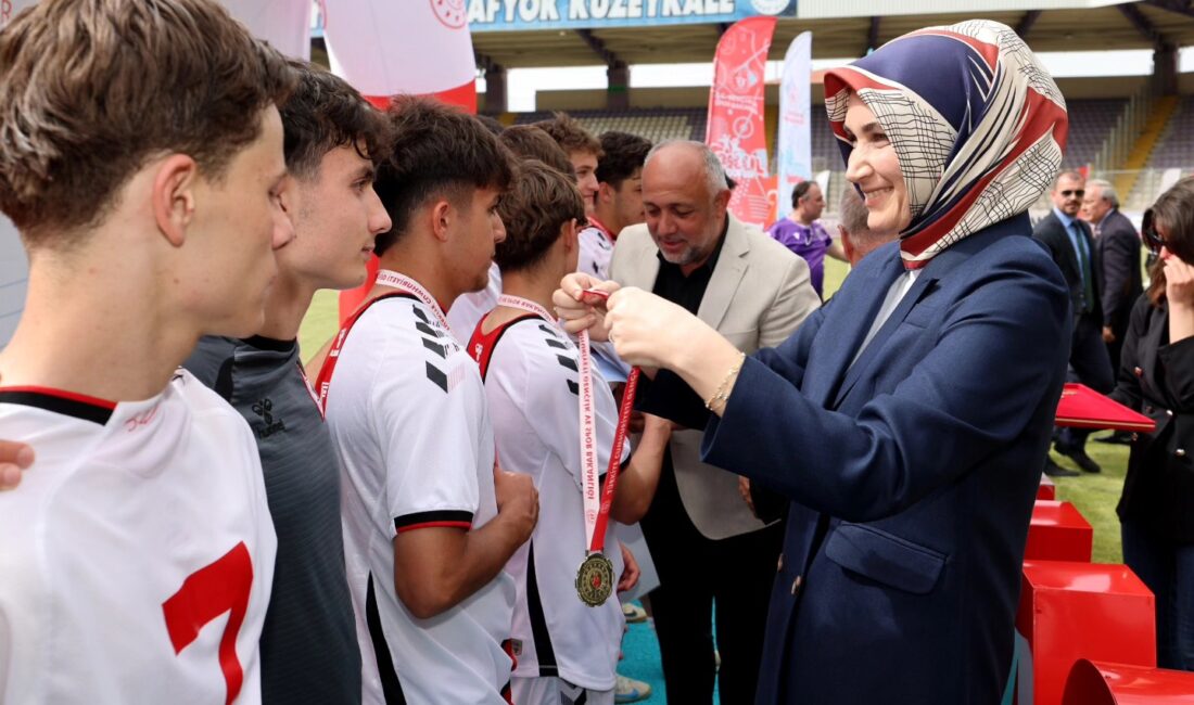 19 Mayıs gençlik haftası kapsamında Okul Sporları Futbol Genç Erkekler Türkiye