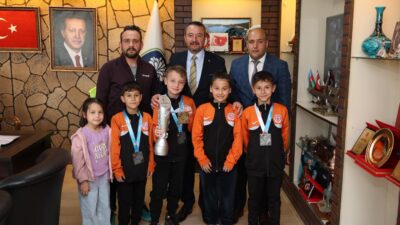 Türkiye Karate Şampiyonası’nda Sandıklı’yı temsil eden Yıldız Spor Kulübü sporcuları,