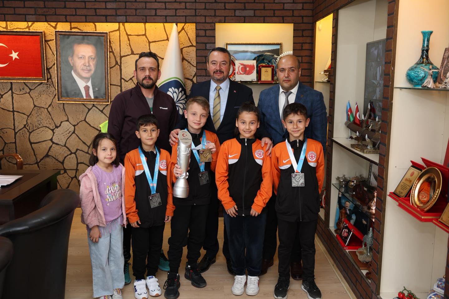 Türkiye Karate Şampiyonası’nda Sandıklı’yı temsil eden Yıldız Spor Kulübü sporcuları,