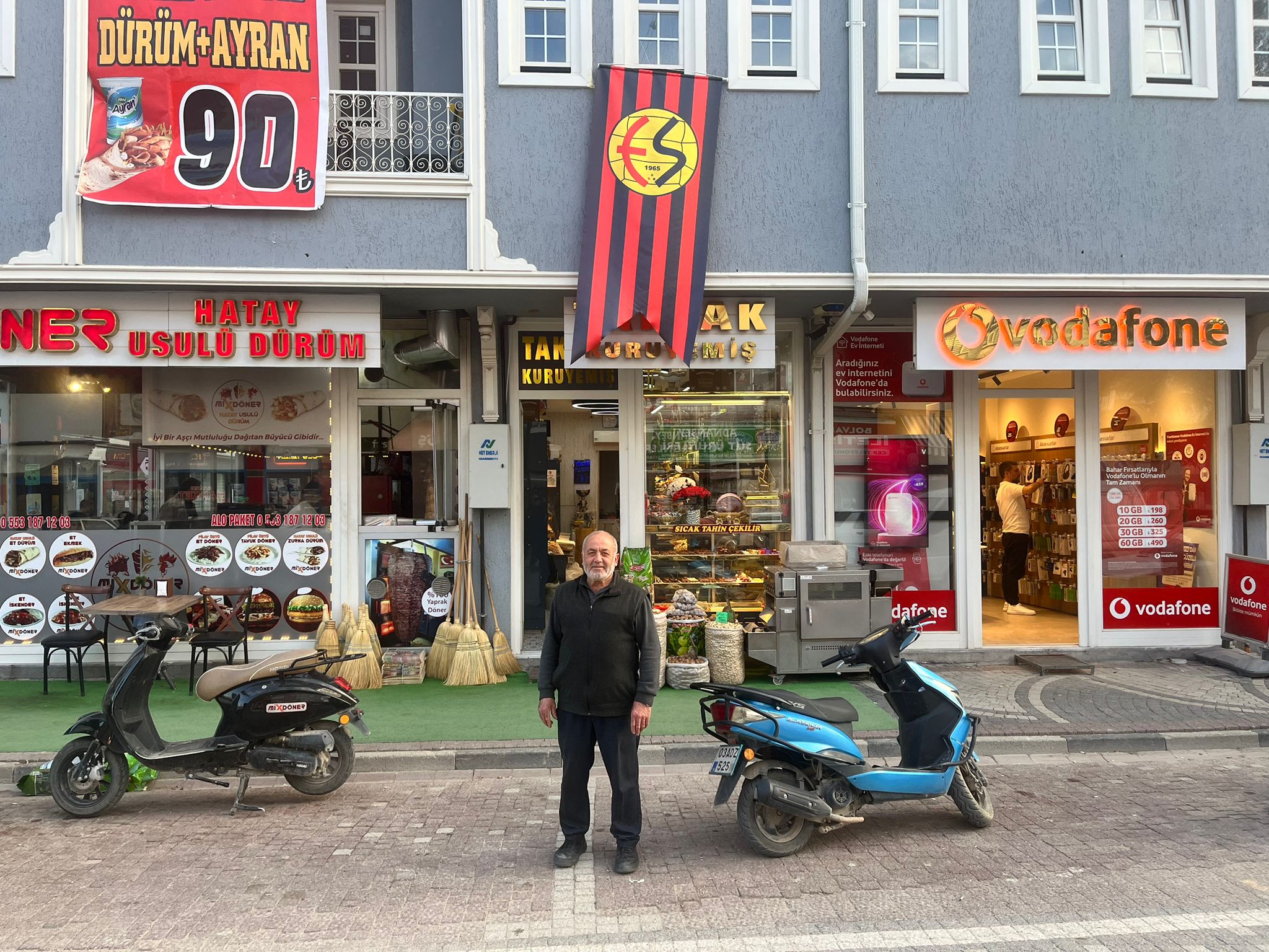 Eskişehirspor’un 3. Lig’e yükselme başarısı Bolvadin’de de büyük sevinçle karşılandı.