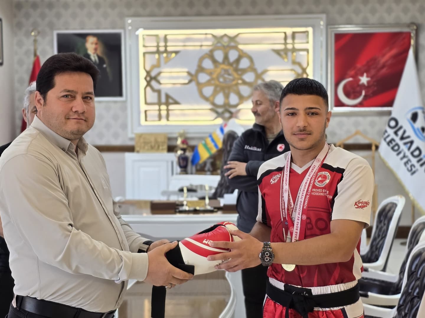 Kickboks Antrenörü Salih Zeki Çürük ve beraberindeki sporcular, Bolvadin Belediye