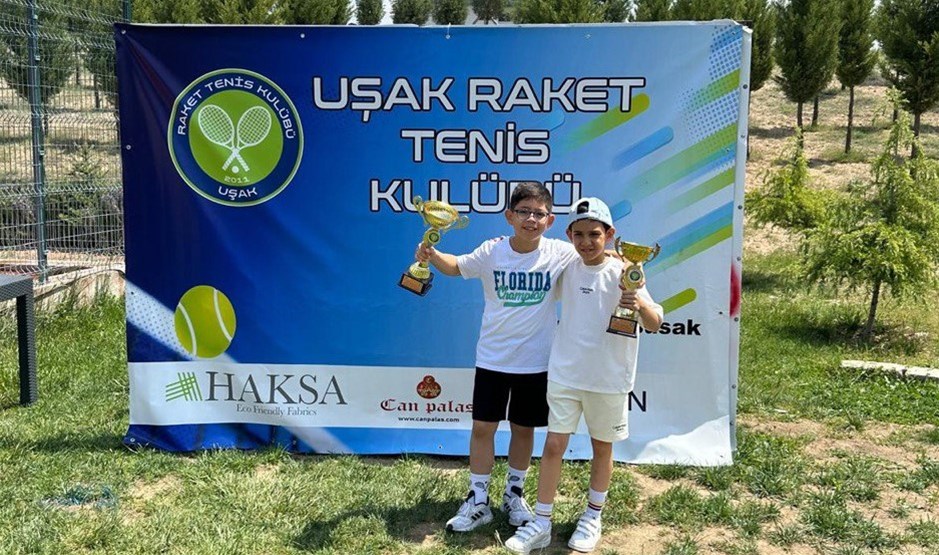 Afyonkarahisar’ı temsil eden sporcular, Türkiye Tenis Federasyonu’nun Uşak ilinde Uşak