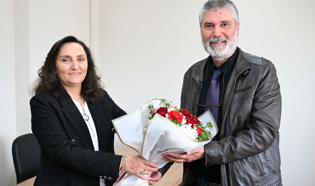 Afyon Kocatepe Üniversitesi (AKÜ) Sağlık Bilimleri Enstitüsünde düzenlenen devir teslim