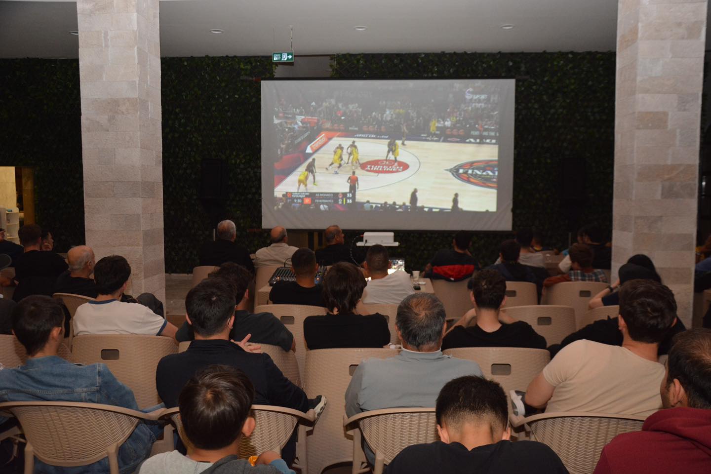 Basketbolun zirvesi EuroLeague’de tarihi bir başarıya imza atan Fenerbahçe Beko,