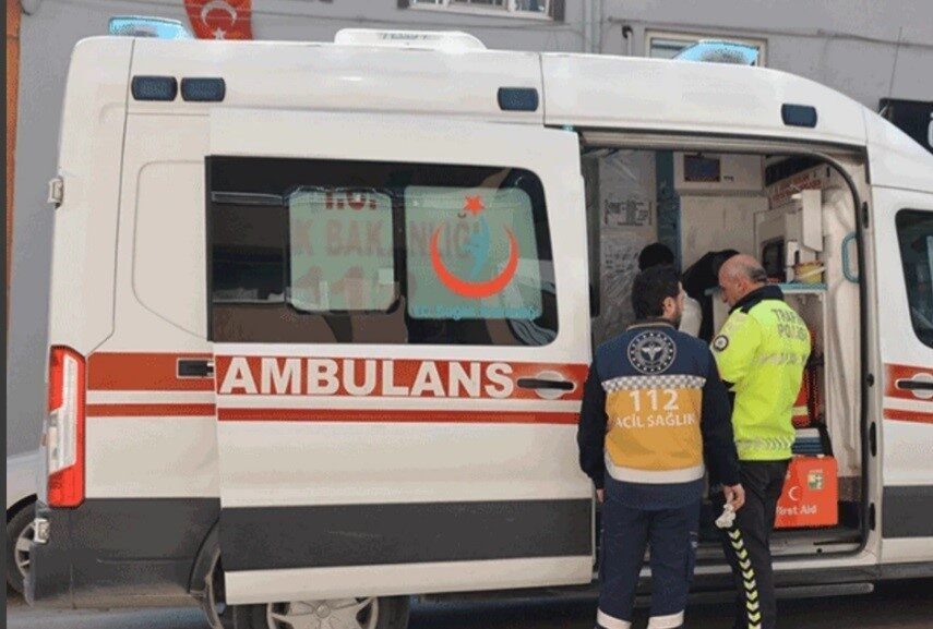 Bilecik’te karşı yönlerden gelen 2 otomobilin çarpışması sonucu meydana gelen