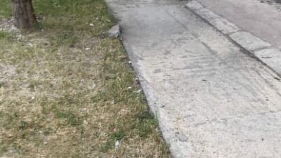 Ankara’nın Polatlı ilçesinde bir kadın sabah saatlerinde cam sildiği sırada