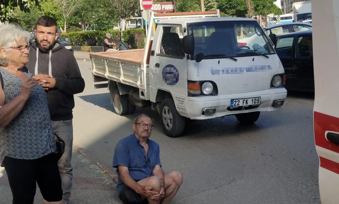 Edirne’nin Keşan ilçesinde meydana gelen trafik kazasında, yolun karşısına geçmeye