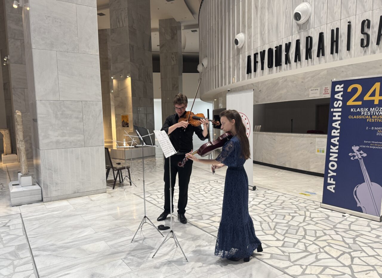 AFYONKARAHİSAR (AA) – Genel sanat yönetmenliğini Hüseyin Başkadem'in yaptığı 24.