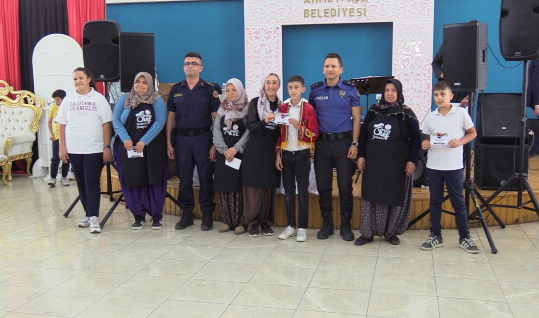 
Afyonkarahisar’ın Sinanpaşa ilçesine bağlı Ahmetpaşa beldesinde ortaokul öğrencileri velileri arasında