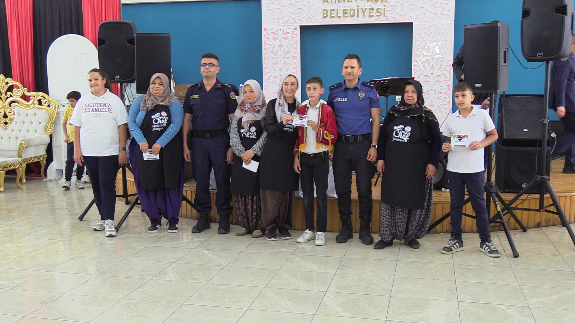 
Afyonkarahisar’ın Sinanpaşa ilçesine bağlı Ahmetpaşa beldesinde ortaokul öğrencileri velileri arasında