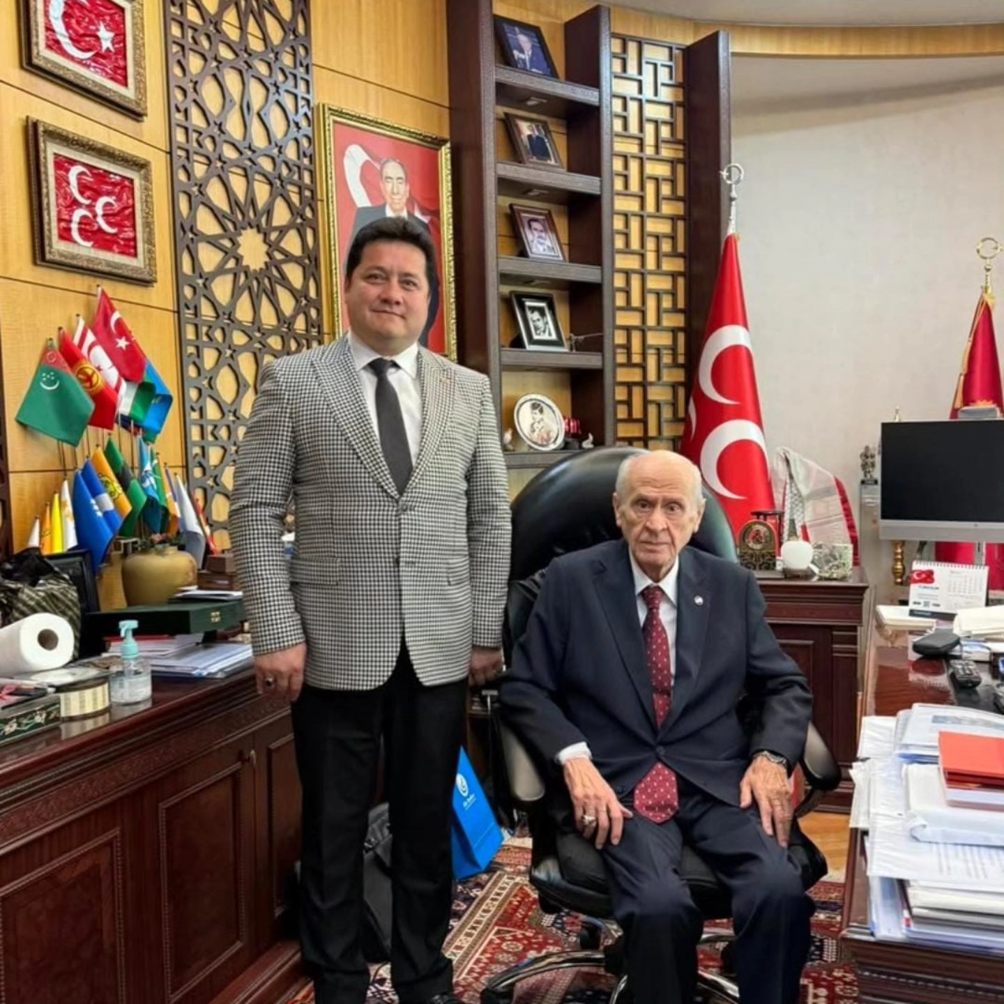 Kendisini ziyaret eden Bolvadin Belediye Başkanı Derviş Aynacı’dan övgüyle bahseden