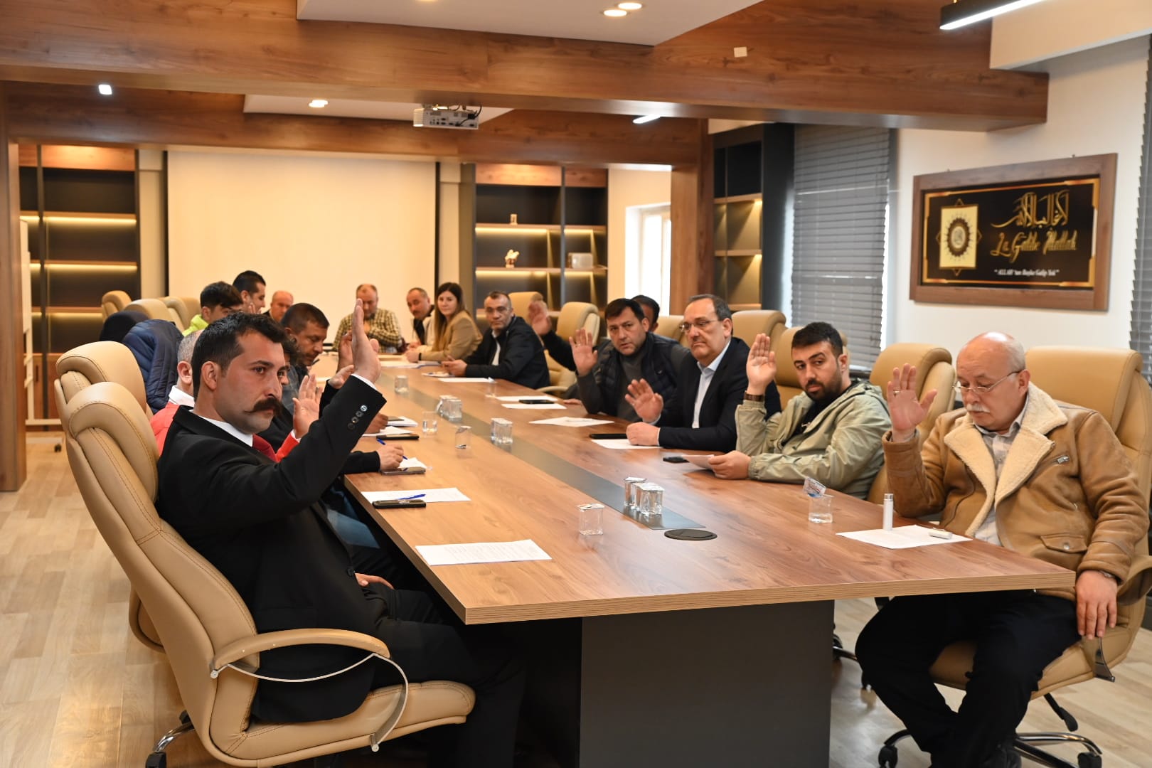 Emirdağ Belediyesi, Mayıs ayı olağan meclis toplantısında şehit yakınları, gaziler,