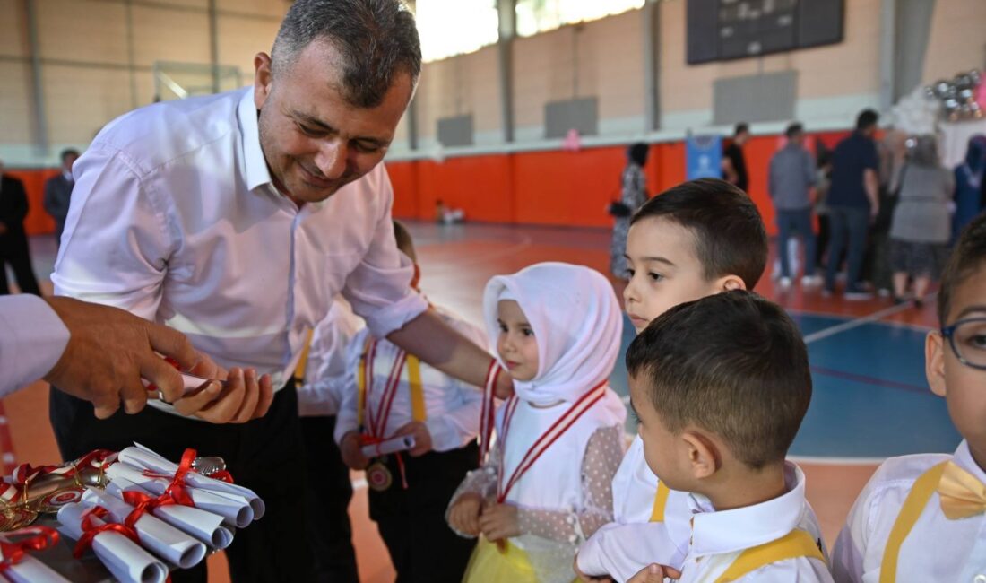 Emirdağ Belediye Başkanı Serkan Koyuncu, Kapalı Spor Salonu’nda gerçekleşen Selman-i
