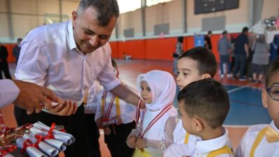 Emirdağ Belediye Başkanı Serkan Koyuncu, Kapalı Spor Salonu’nda gerçekleşen Selman-i