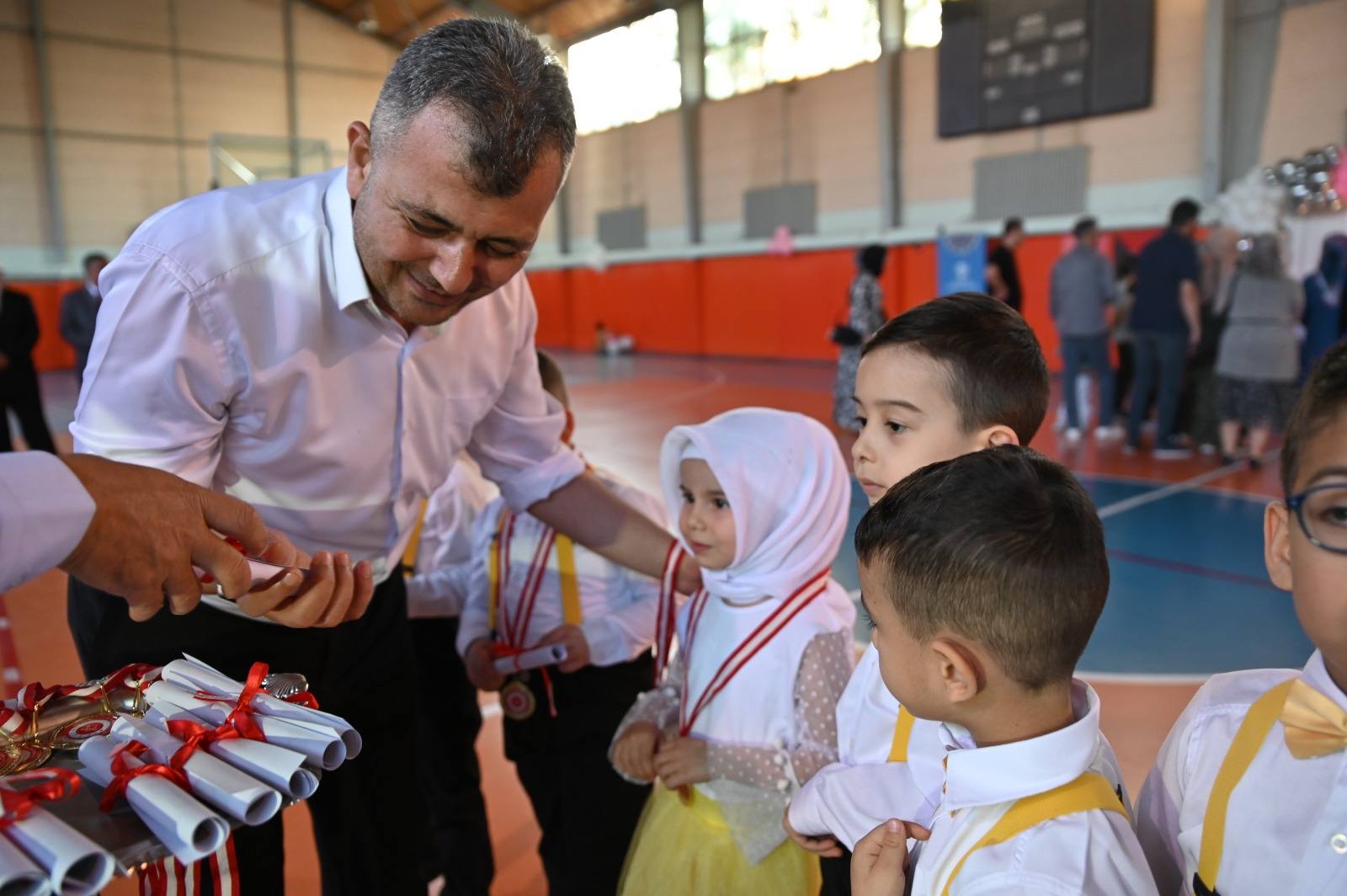 Emirdağ Belediye Başkanı Serkan Koyuncu, Kapalı Spor Salonu’nda gerçekleşen Selman-i