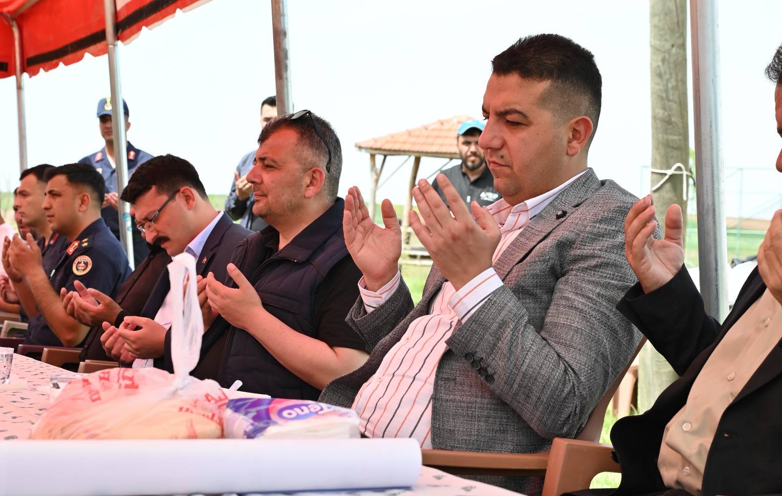 Emirdağ Belediye Başkanı Serkan Koyuncu, Hamzahacılı Köyü'nde düzenlenen yağmur ve