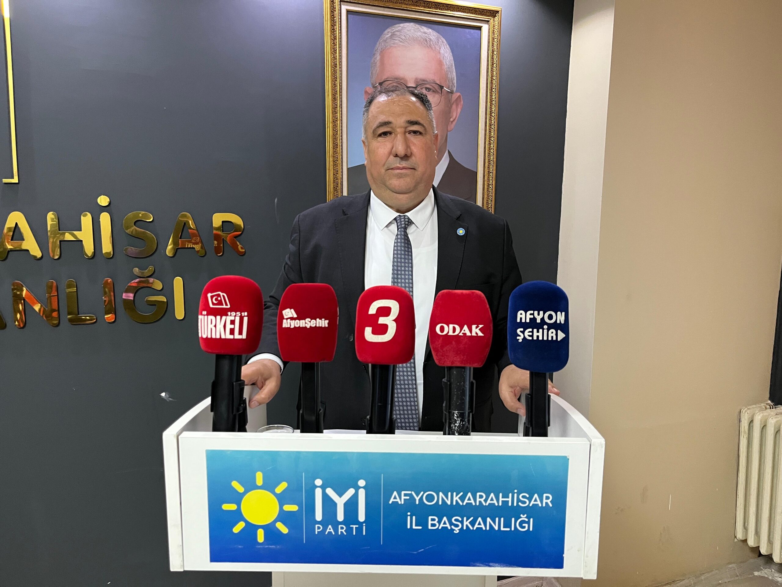 arkasındayız. Savunucusuyuz, asla taviz verilemez Lozan'dan” dedi.