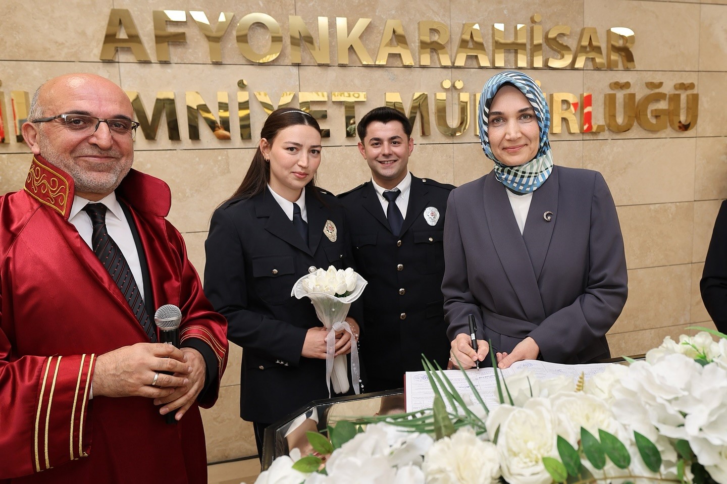 Afyonkarahisar İl Emniyet Müdürlüğü’nde görevli polis memurları Furkan Arslan ve