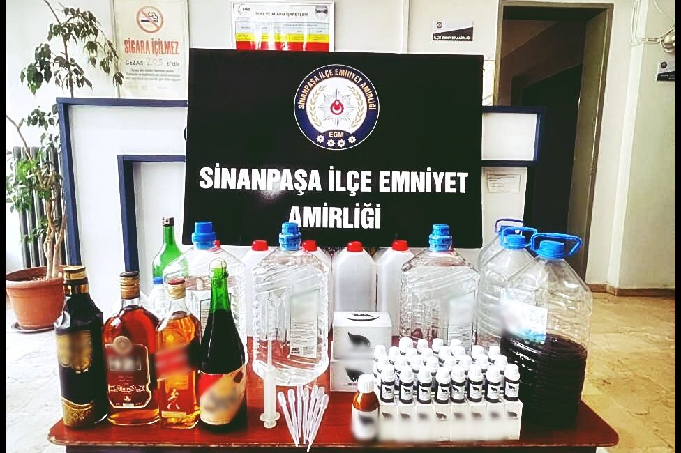 Afyonkarahisar’da polis tarafından 4 farklı adrese yapılan baskında 31 litre