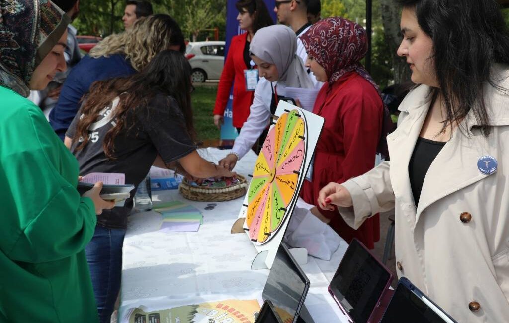 
Öğrencilerin ÜNİDES Destekli “Sağlık İçin Harekete Geç” Toplumsal Katkı Projesi