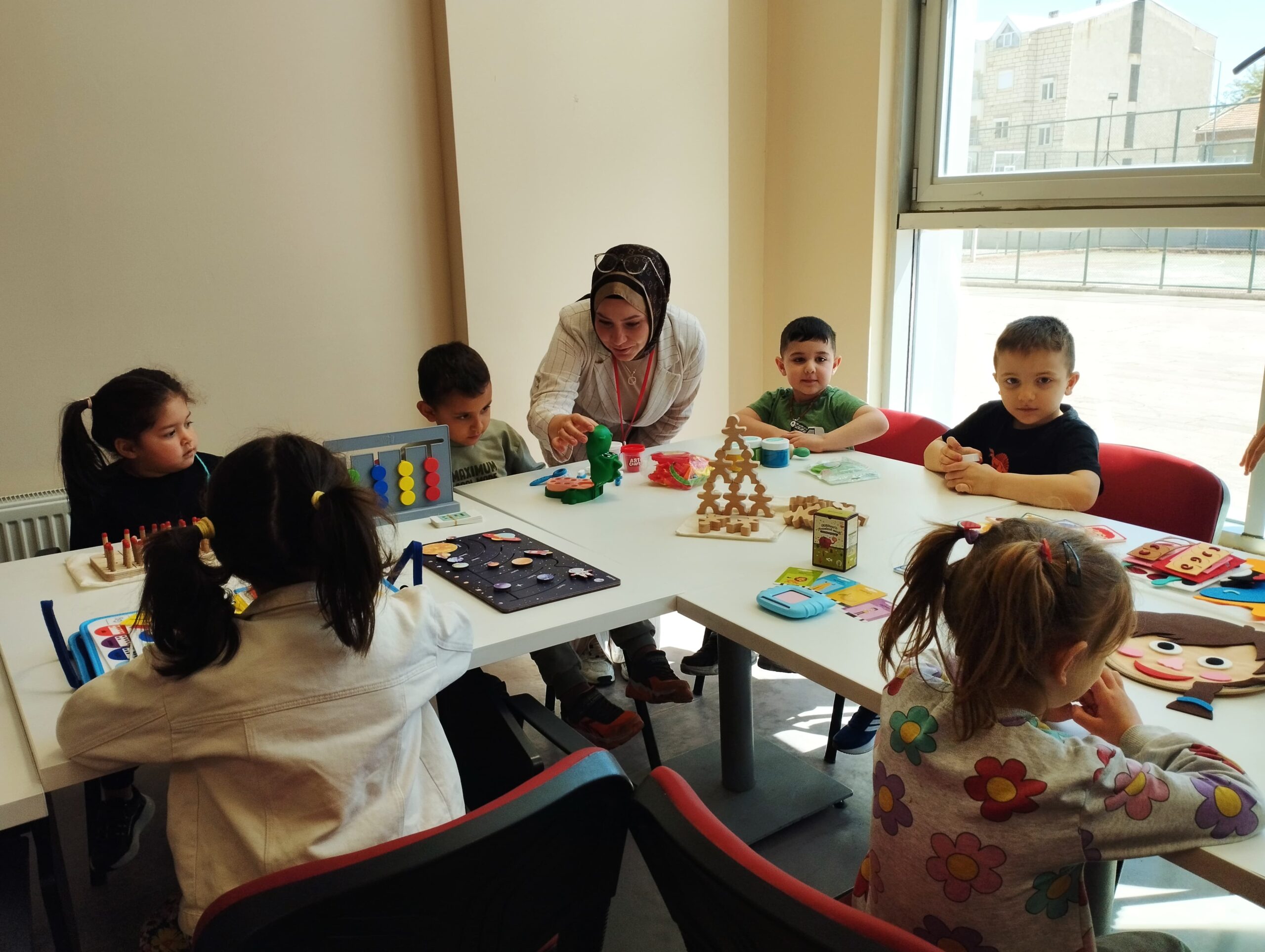   Sandıklı Gençlik Merkezi’nde yürütülen proje kapsamında, Sandıklı ilçesinde yaşayan