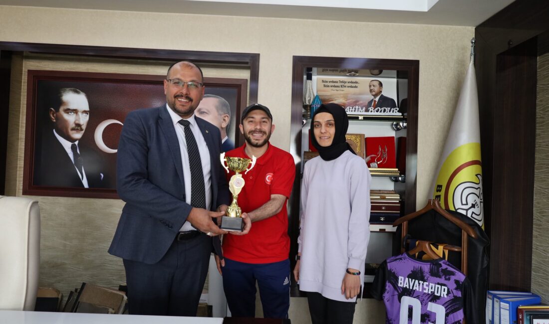 Gençlik ve Spor İlçe Müdürlüğü personellerinden Spor Uzmanı Gamze Aydoğan