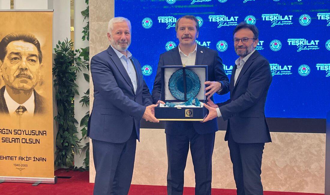Afyonkarahisar’a gelen Memur-Sen ve Eğitim-Bir-Sen Genel Başkanı Ali Yalçın, Ağustos’ta