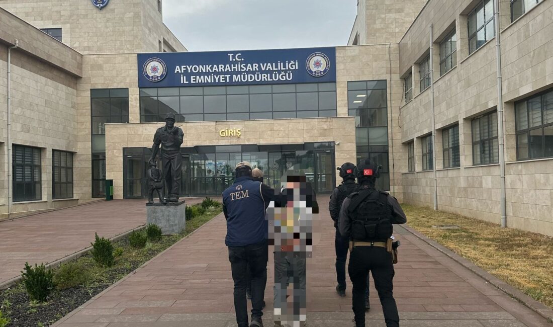 Afyonkarahisar'da polis tarafından gerçekleştirilen operasyonda, DEAŞ terör örgütü ile bağlantılı