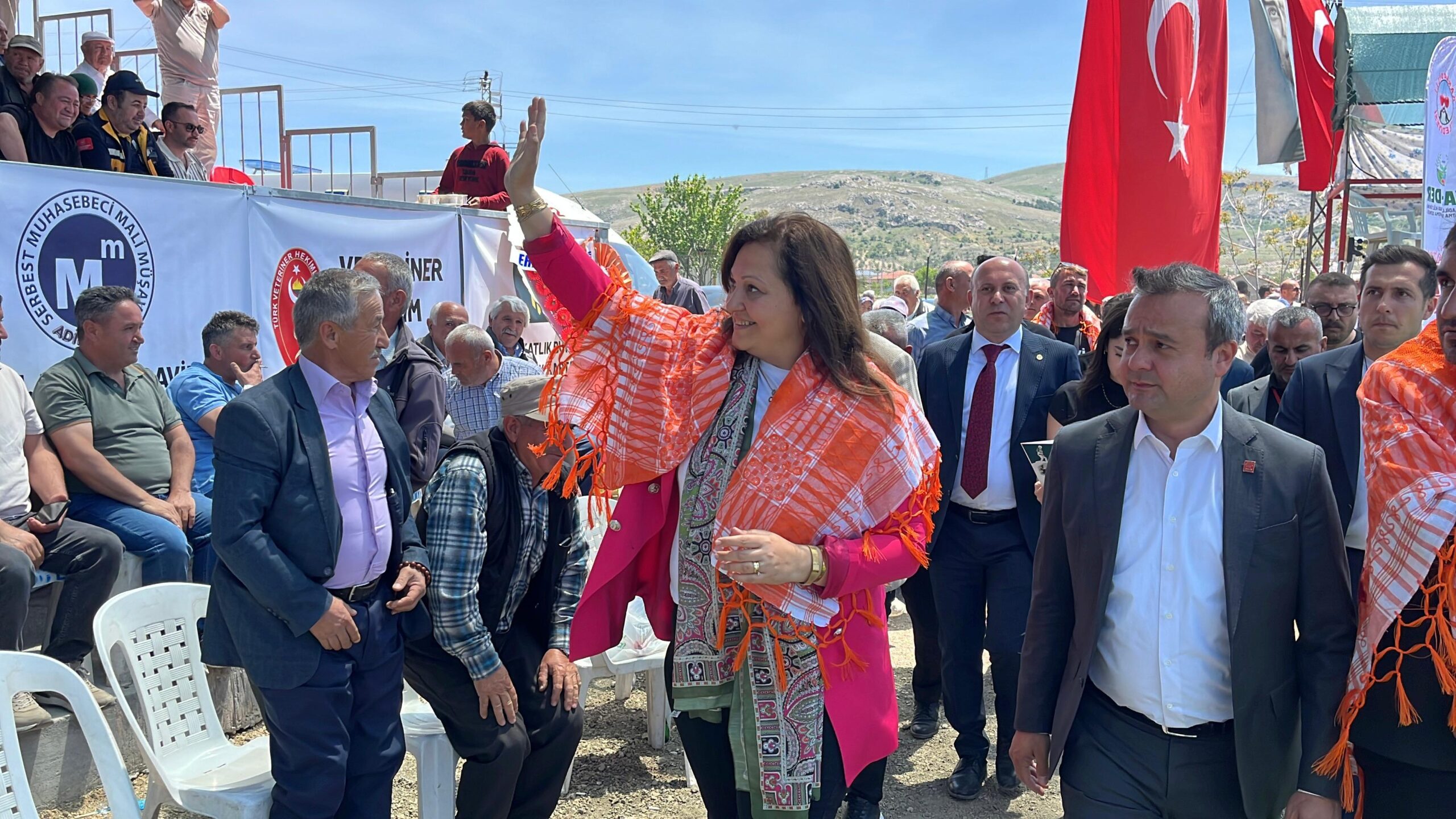 Afyonkarahisar’ın Şuhut ilçesine bağlı Karaadilli beldesi, bu yıl 42’ncisi düzenlenen