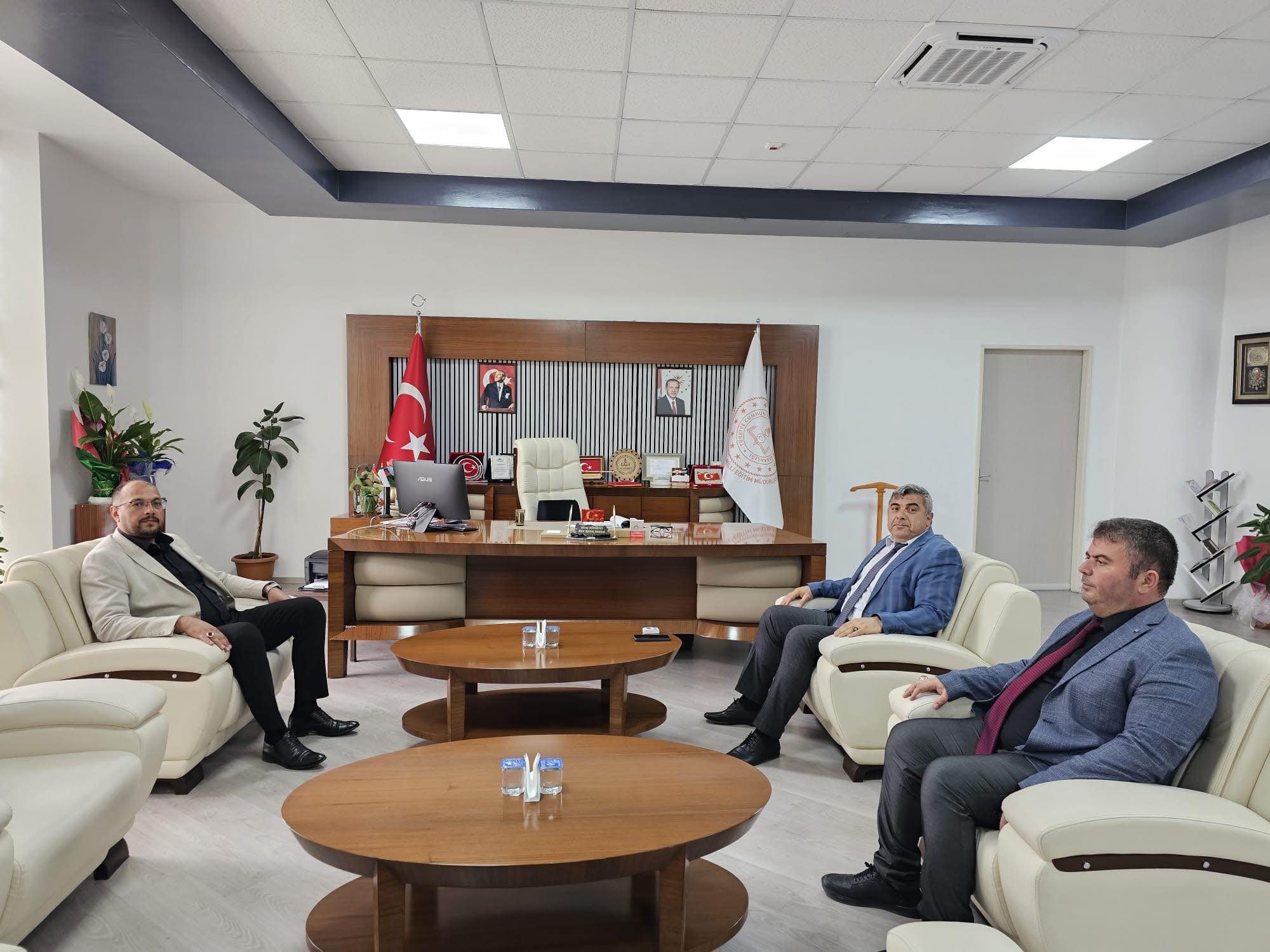 Bayat Belediye Başkanı Halil İbrahim Bodur, İlçe Milli Eğitim Müdürü
