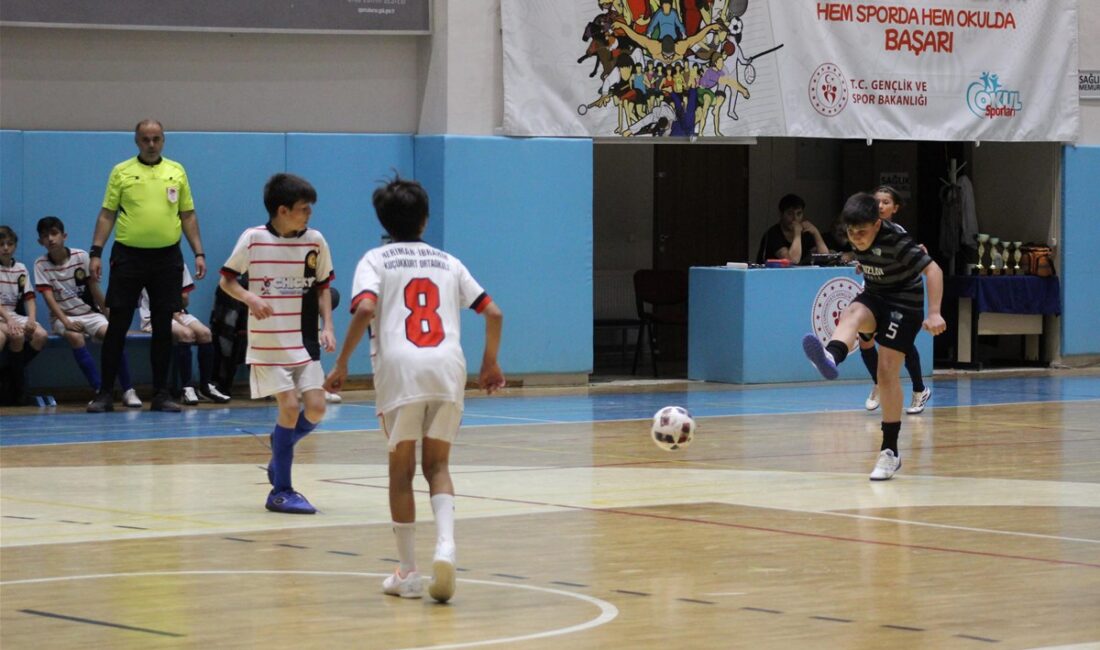 Okul Sporları Futsal Küçük Erkekler müsabakaları Tınaztepe Spor Salonu’nda tamamlandı.