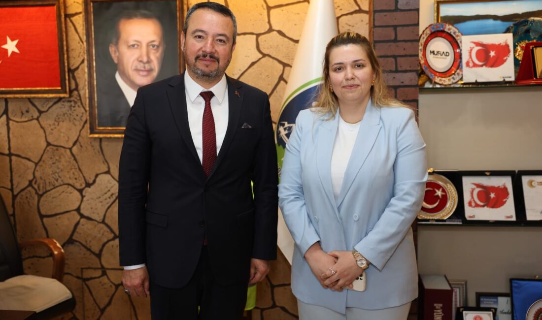 
Kanal 3 Programlar Müdürü Berna Türksoy, Sandıklı Belediye Başkanı Adnan
