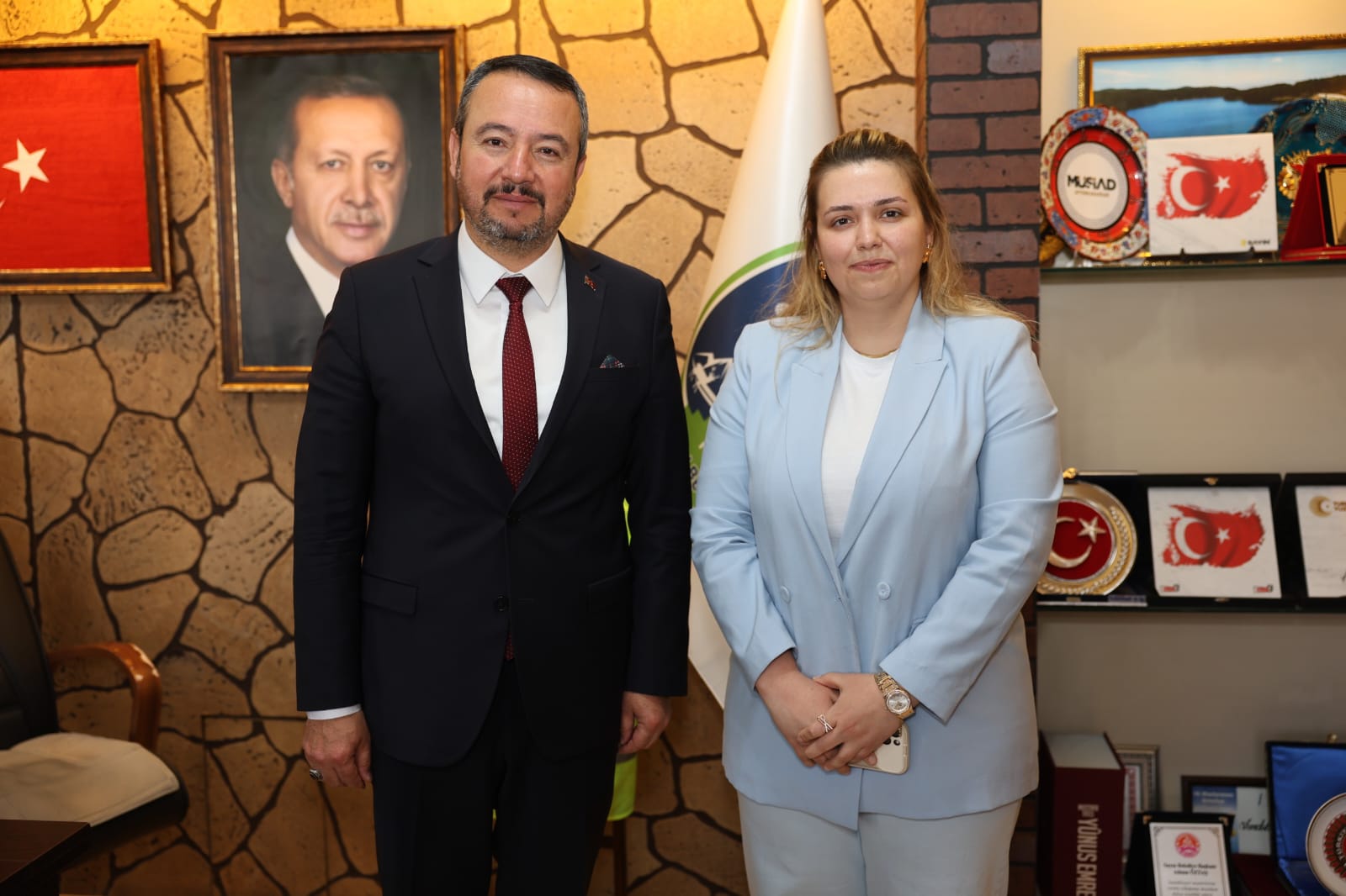 
Kanal 3 Programlar Müdürü Berna Türksoy, Sandıklı Belediye Başkanı Adnan