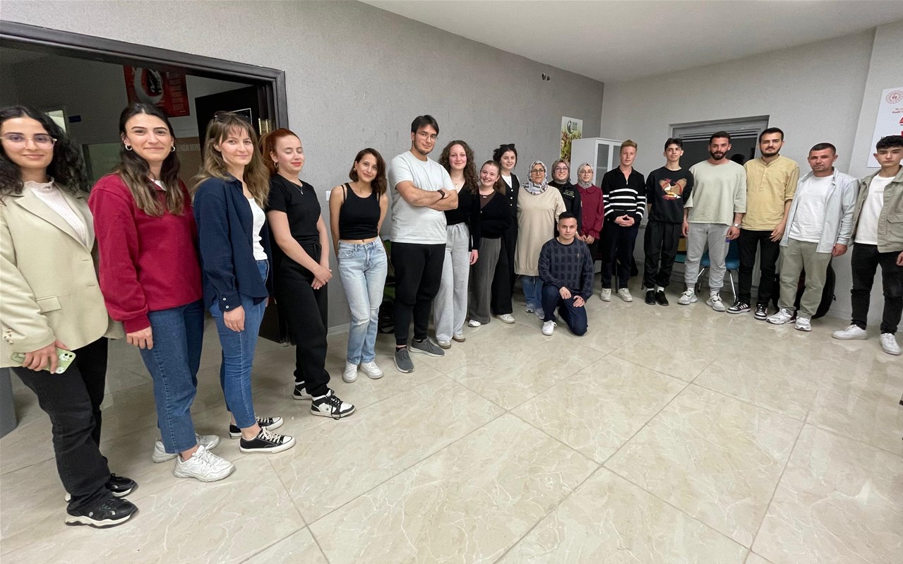 GSB yurtlarında kalan öğrenciler, müziğin birleştirici gücünü keşfetmek için bir