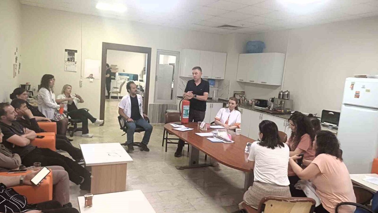 Afyonkarahisar Devlet Hastanesi genel laboratuvar biriminde, laboratuvar çalışanlarına yönelik yangın,