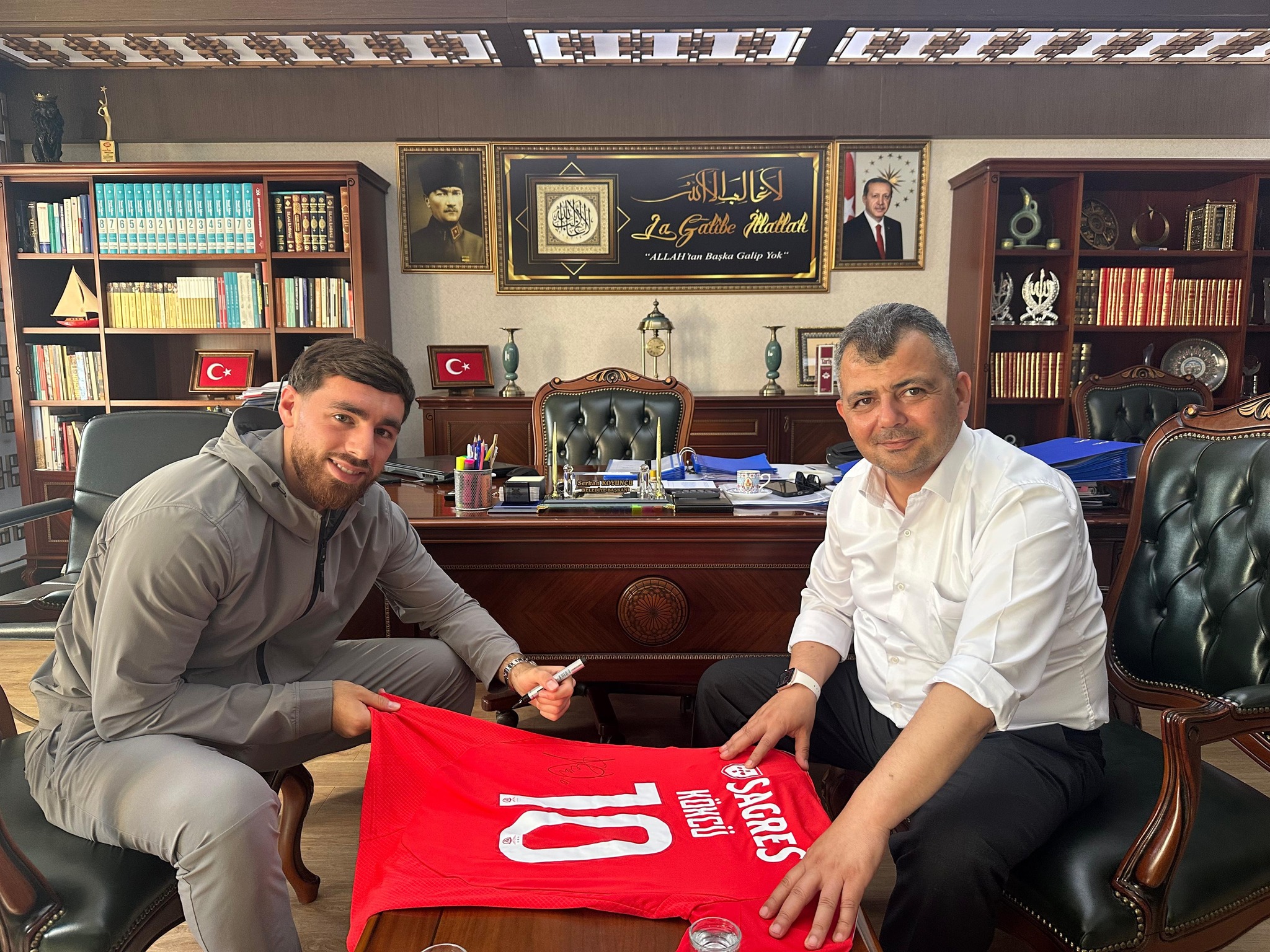 Dünyaca ünlü kulüp Benfica’nın yıldız futbolcusu, Ay-Yıldızlı Milli Takımımızın gururu,