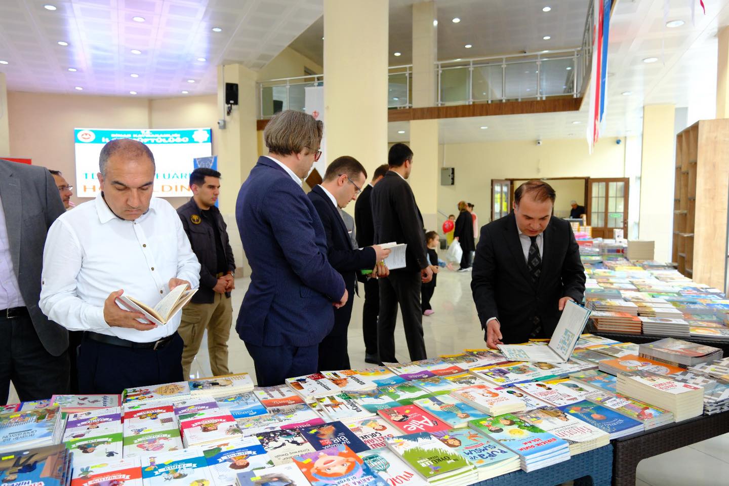 Dinar İlçe Müftülüğü’nün öncülüğünde düzenlenen Türkiye Diyanet Vakfı (TDV) Kitap