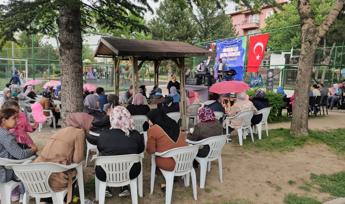 Nazmi Saatçi Mahallesi muhtarı Hasan Sezgin tarafından Anneler Günü’ne özel