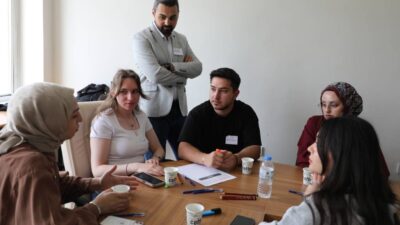 AFSÜ’nün ön lisans, lisans ve lisansüstü programlarında öğrenim gören öğrencileri,