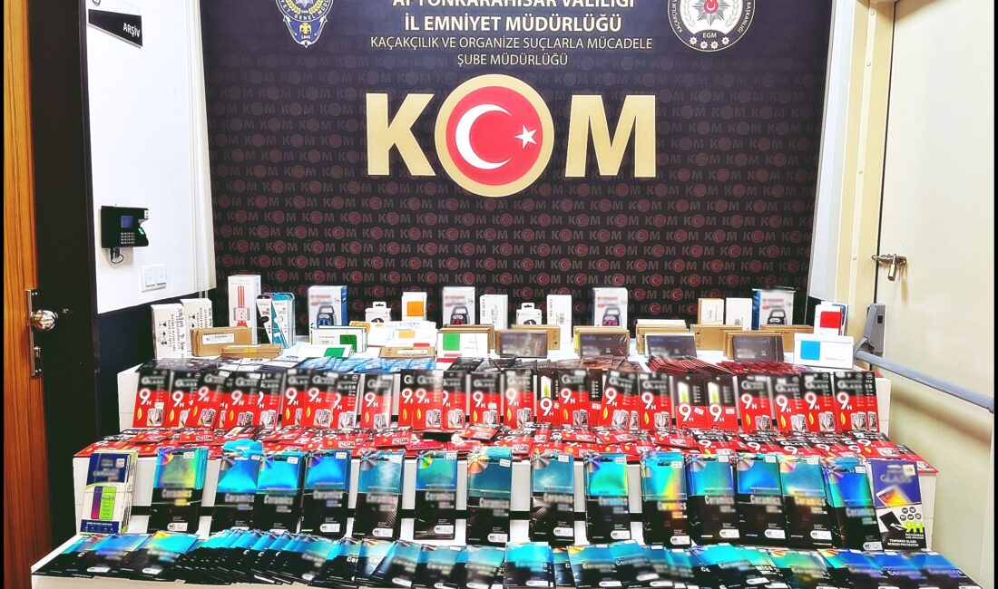 Afyonkarahisar’da trafikte havaya ateş açarak panik ortamı oluşturan iki genç,