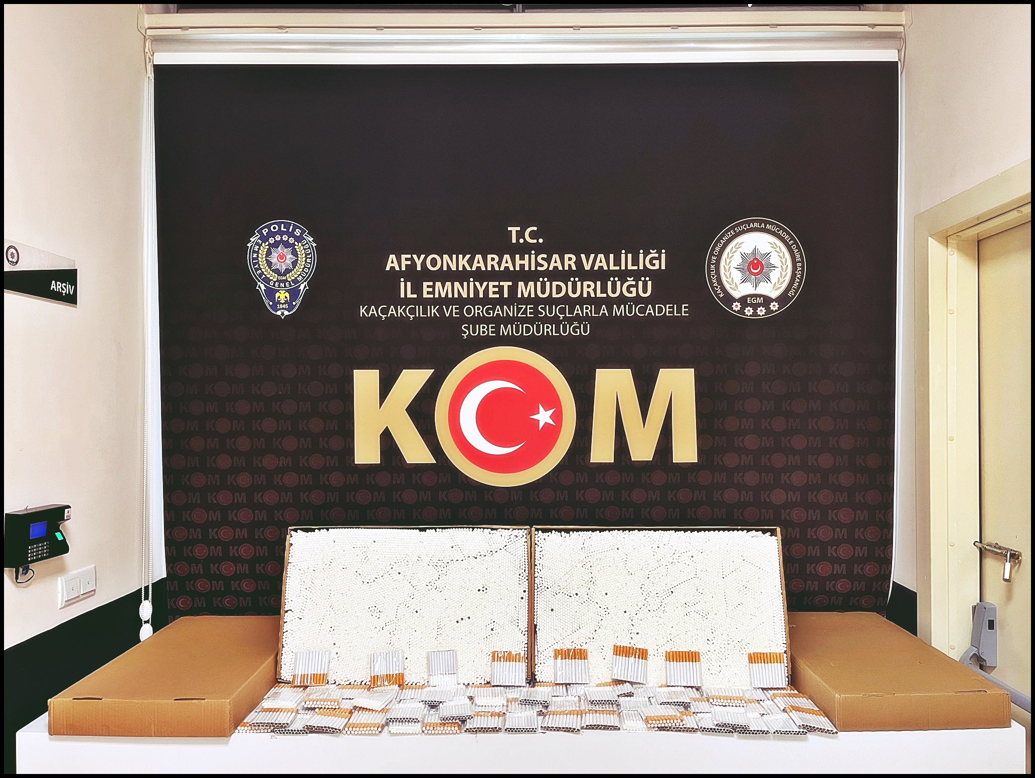 Afyonkarahisar İl Emniyet Müdürlüğü ekipleri kaçakçılıkla mücadelesini sürdürüyor. Ekipler, sorumluluk